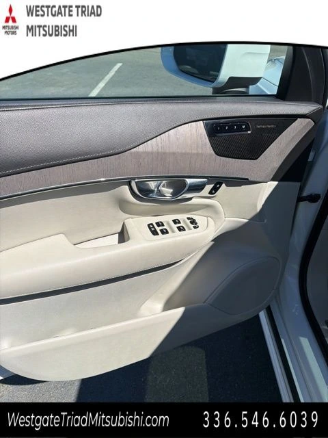 2022 Volvo - image 18