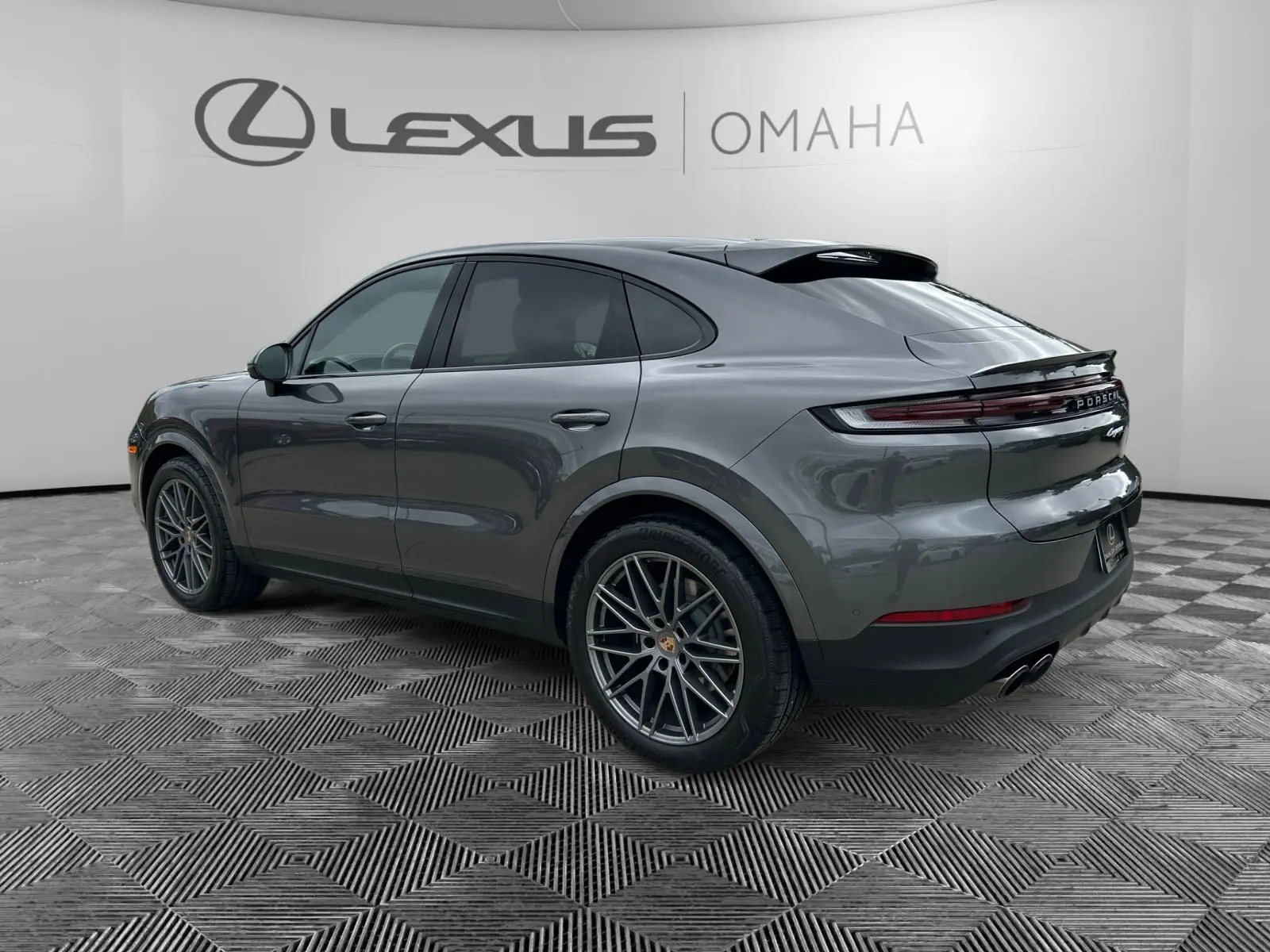 2025 Porsche Cayenne Coupe Base photo 3