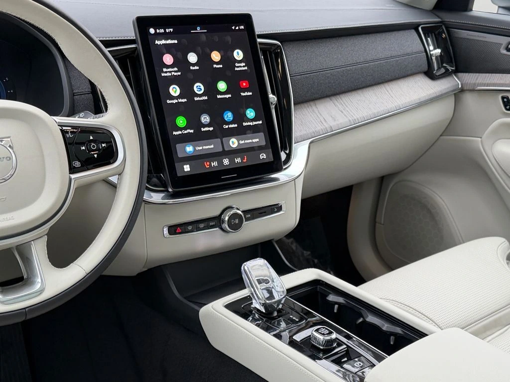 2025 Volvo - image 14