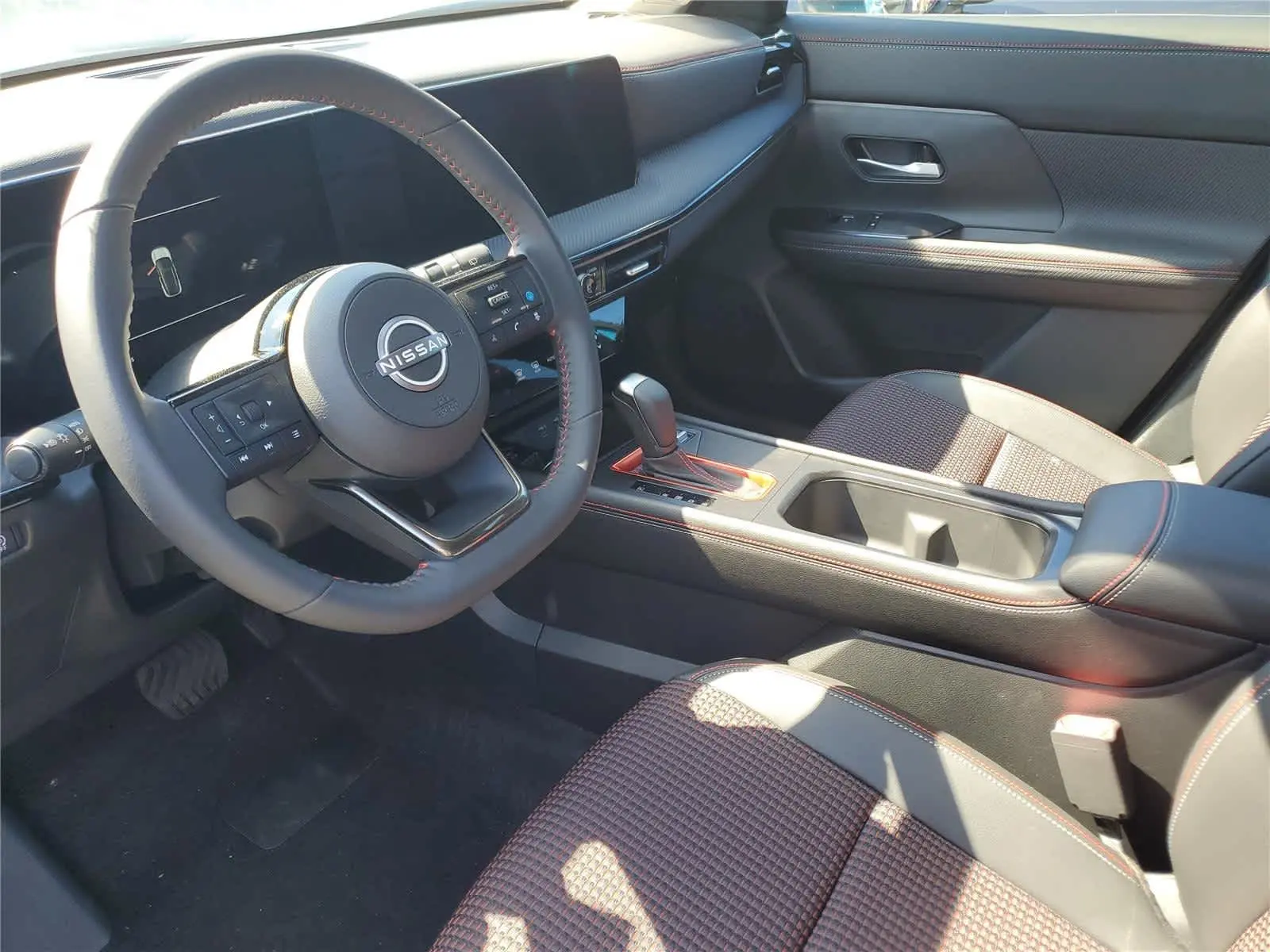 2025 Nissan Kicks SR photo 6