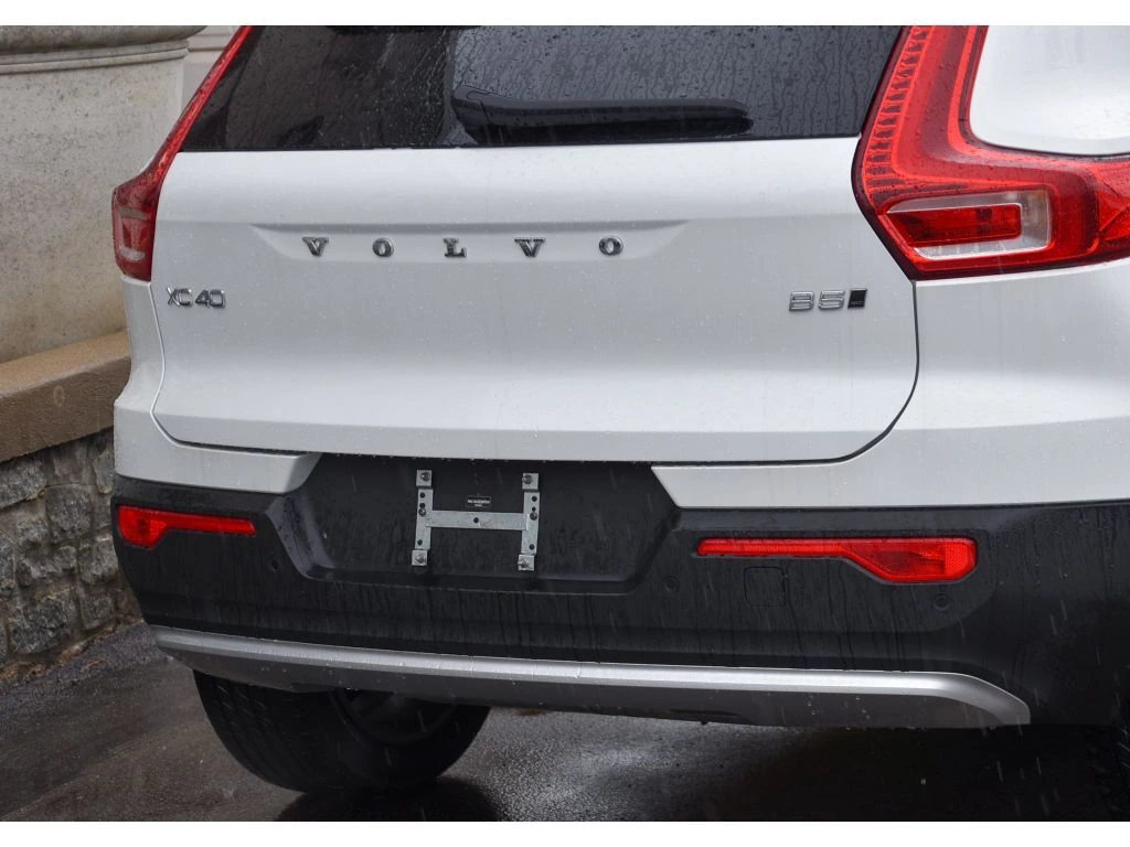 2025 Volvo - image 26