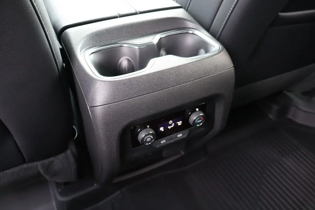2026 Chevrolet Traverse 2LT photo 34