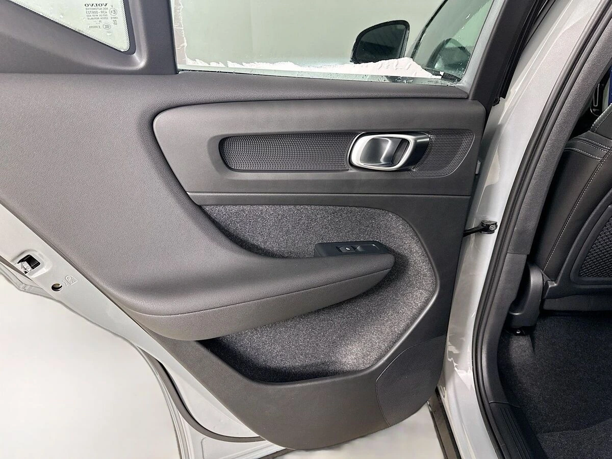 2026 Volvo XC40 Plus - Photo 36