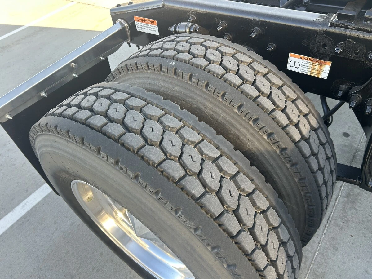 2021 Freightliner Cascadia — photo 8