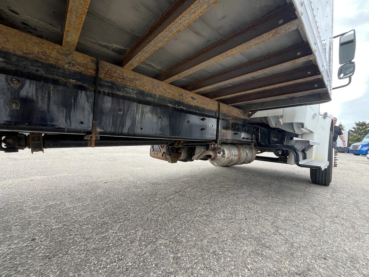 2022 Freightliner M2 106 — photo 6