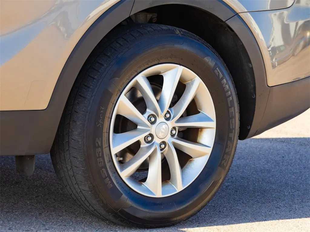 2017 Kia Sorento LX photo 3