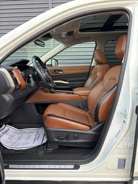2023 Nissan Pathfinder Platinum photo 4
