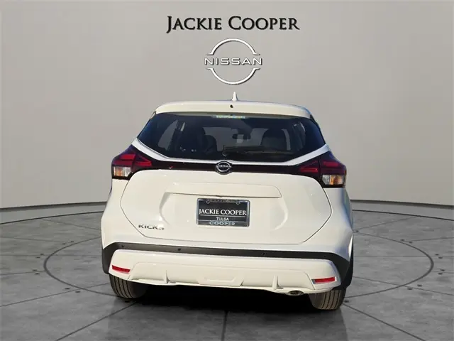 2025 Nissan Kicks Play S photo 3