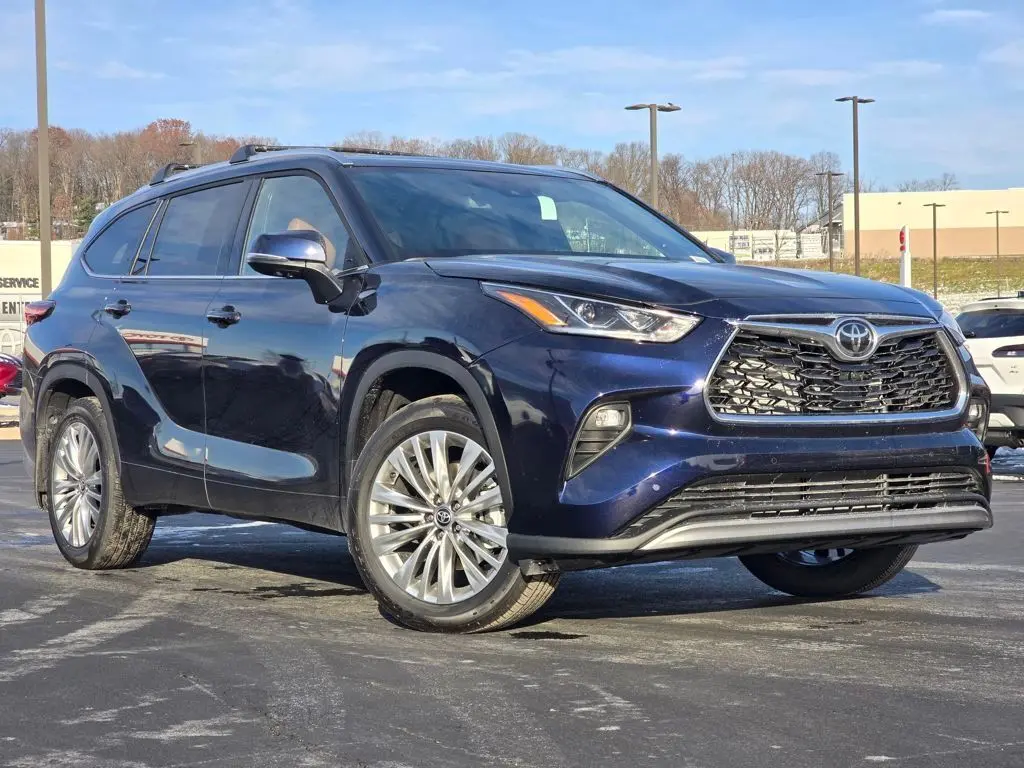 2026 Toyota Highlander Platinum's photo