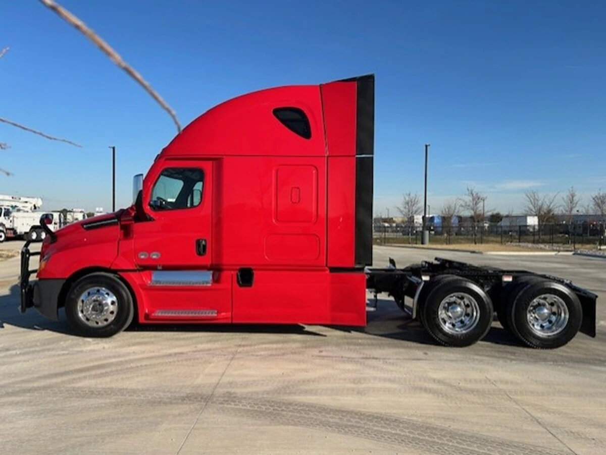 2025 Freightliner Cascadia - image 2