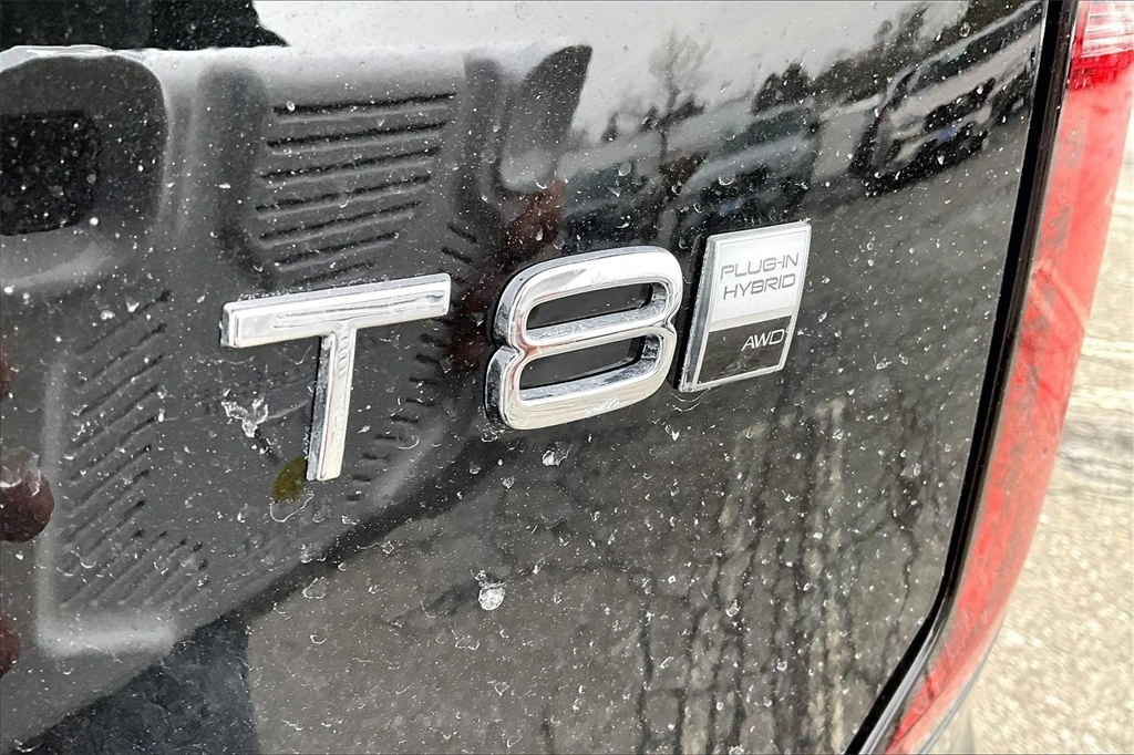 2026 Volvo - image 9