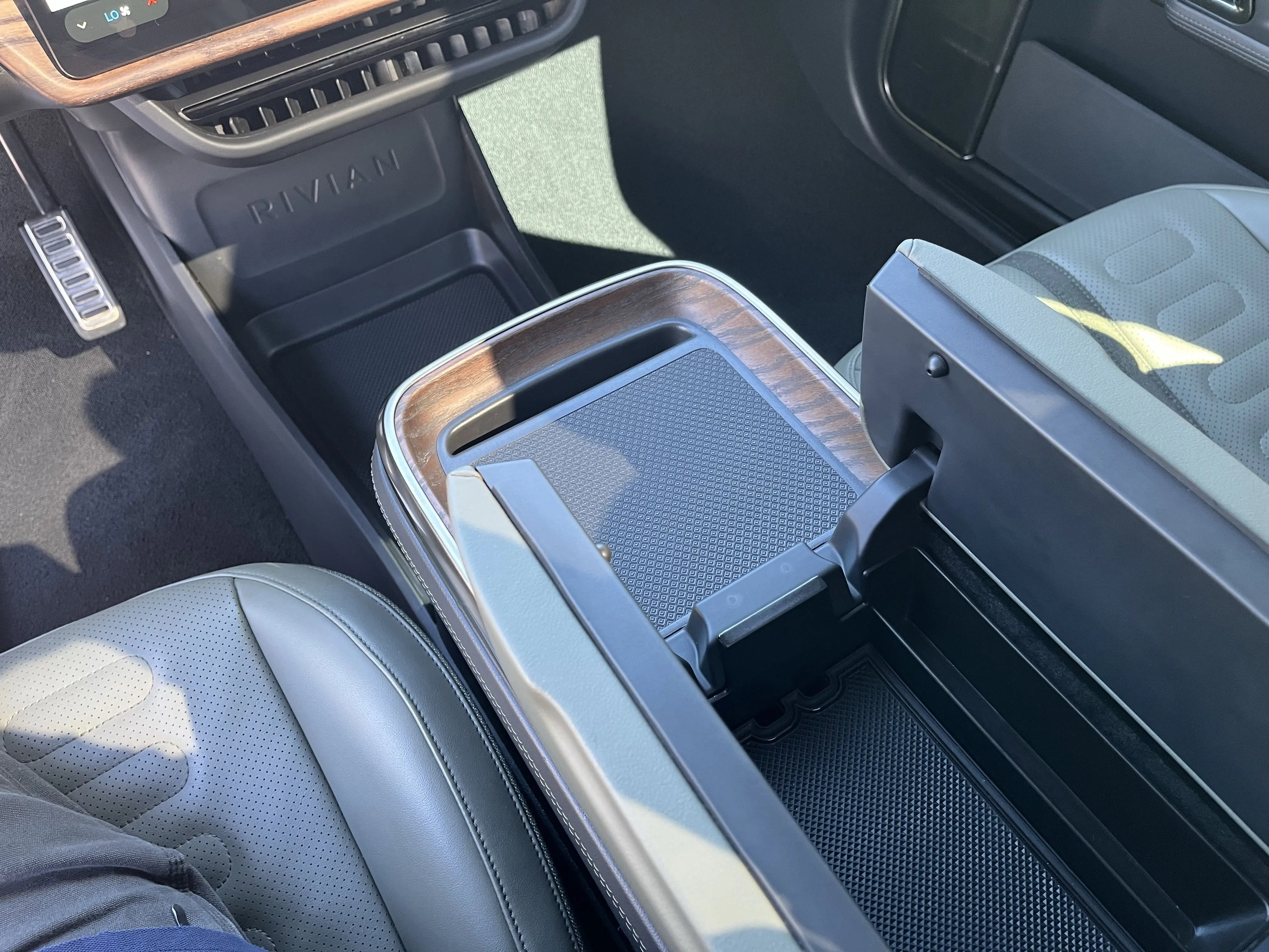 2022 Rivian R1T Adventure photo 24