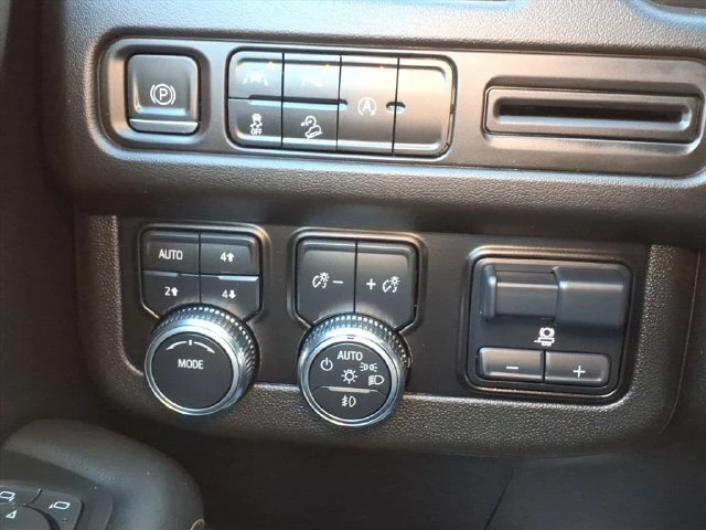 2023 GMC Yukon AT4 - Photo 19