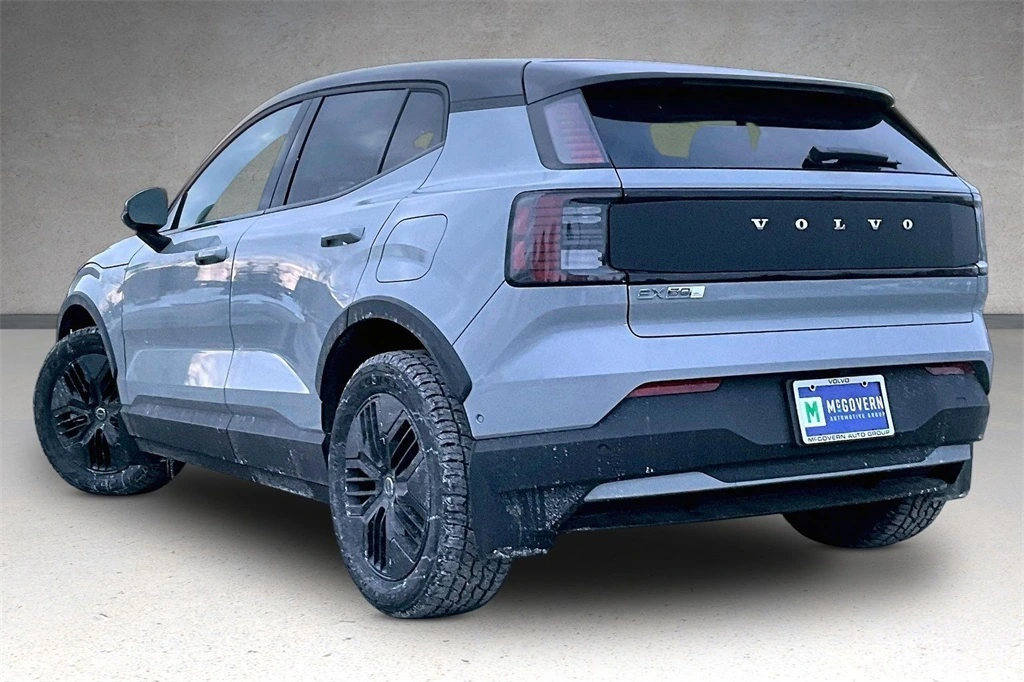 2026 Volvo - image 3