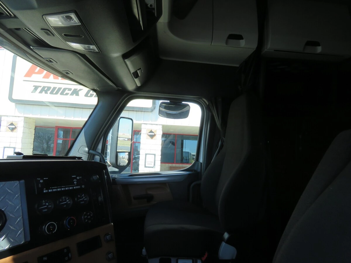 2022 Freightliner Cascadia - image 15