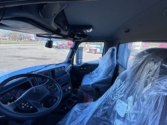 2025 International LT — photo 8