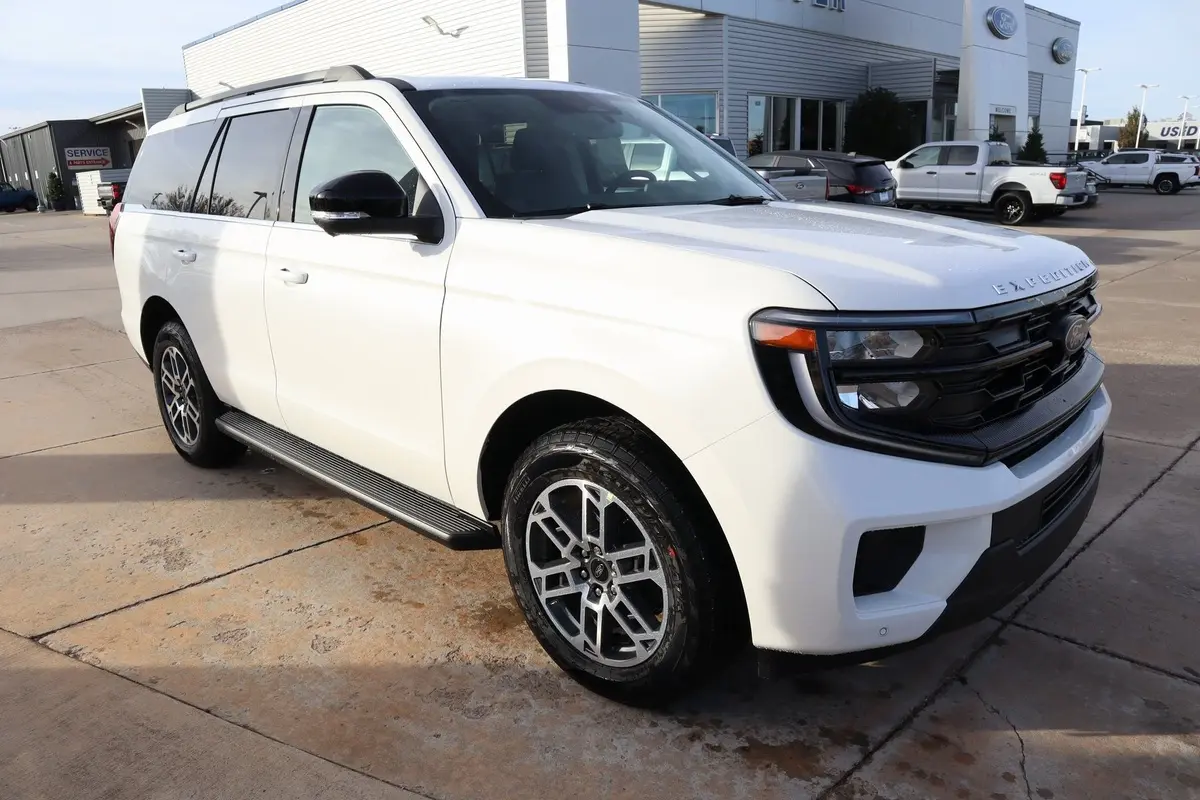 2025 Ford Expedition Active's photo