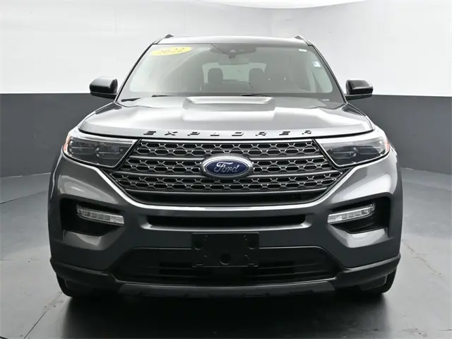 2022 Ford Explorer XLT Sport photo 2