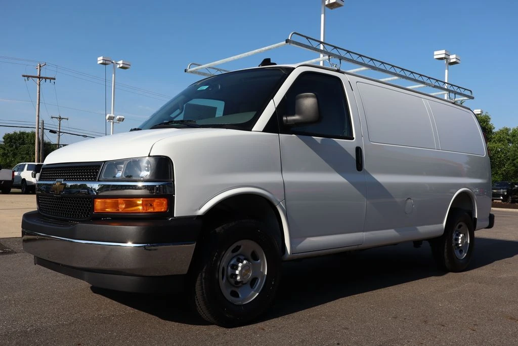 2025 Chevrolet Express Cargo Work Van - Photo 6