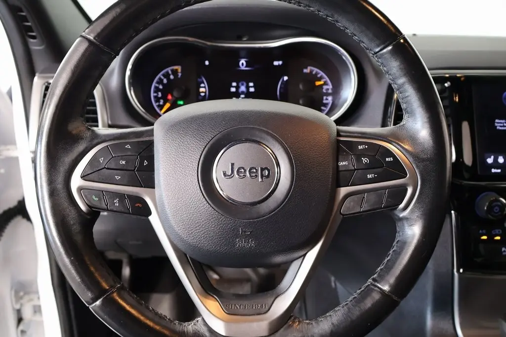 2020 Jeep Grand Cherokee Altitude photo 3