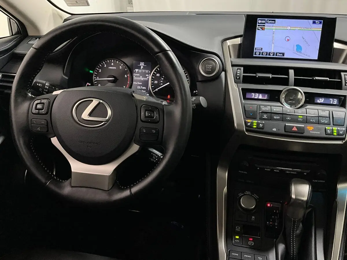 2017 Lexus NX 200t Luxury photo 4