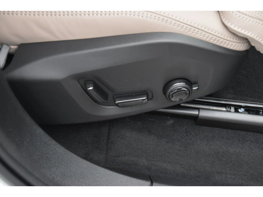 2026 Volvo - image 33