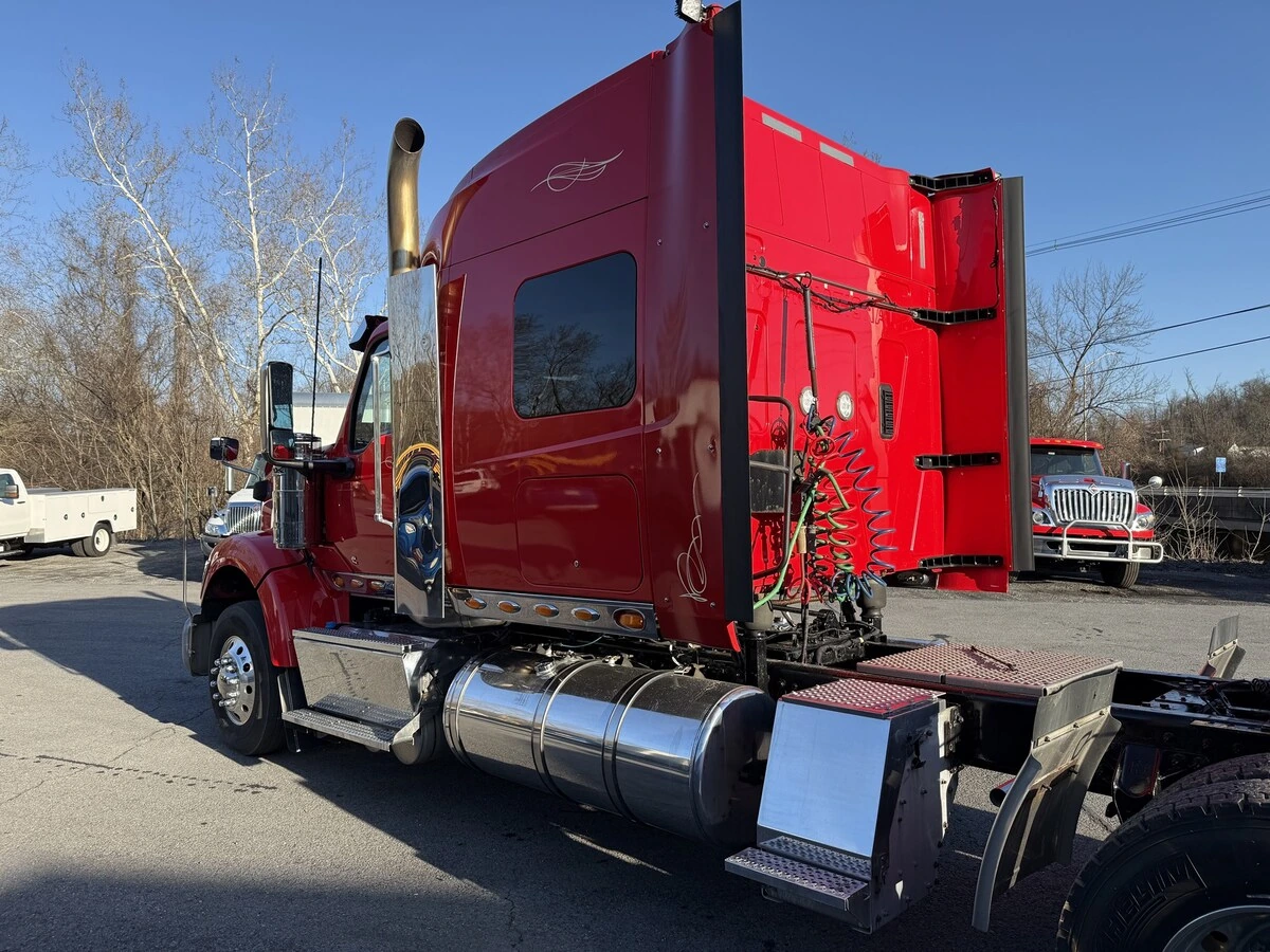 2022 International - image 9