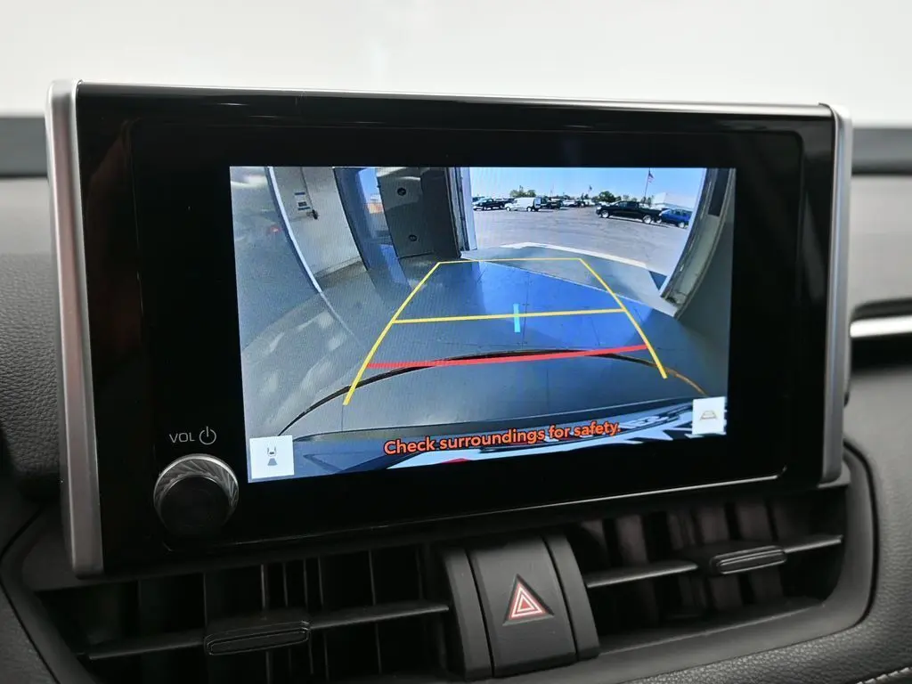 2024 Toyota RAV4 XLE photo 21