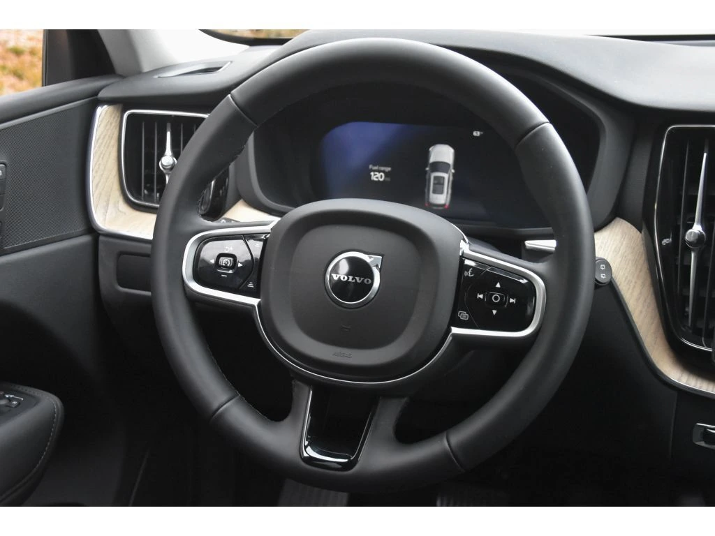 2026 Volvo - image 15