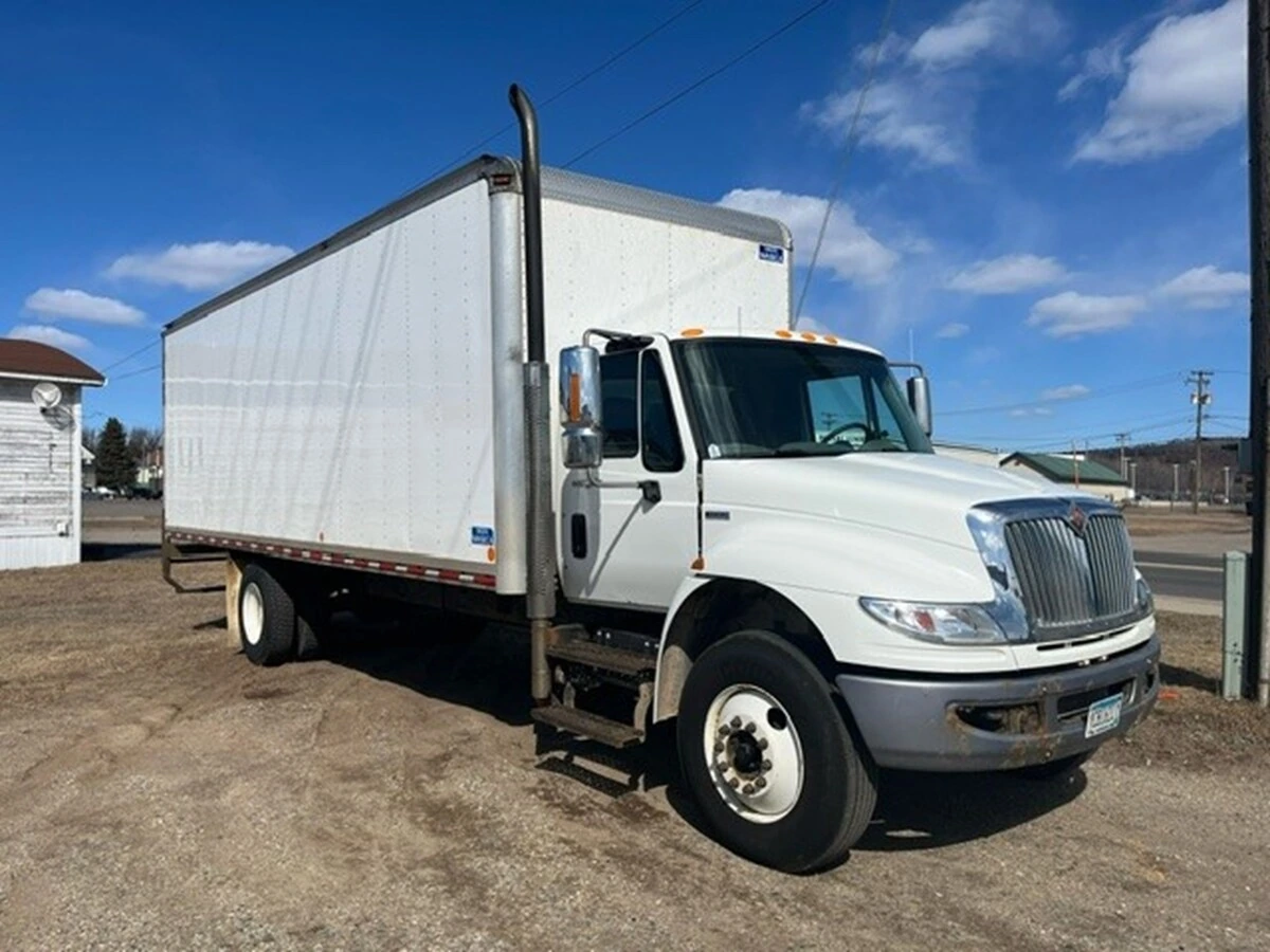 2014 International - image 3