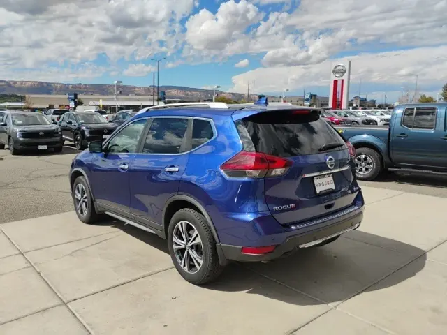 2019 Nissan Rogue SV photo 7