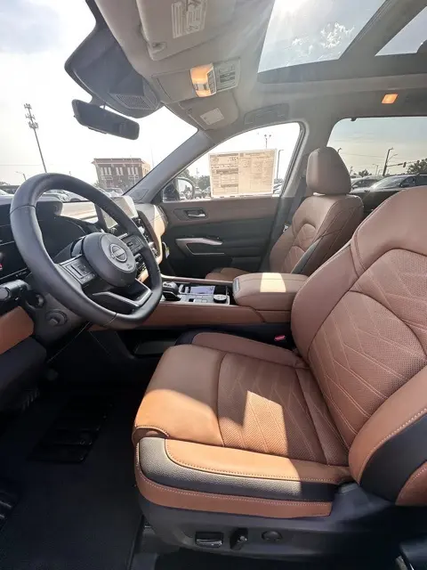 2025 Nissan Pathfinder Platinum photo 22