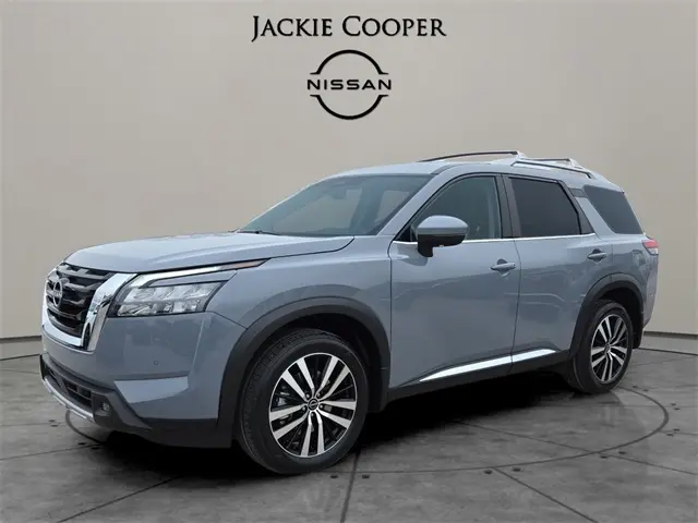 2025 Nissan Pathfinder Platinum's photo