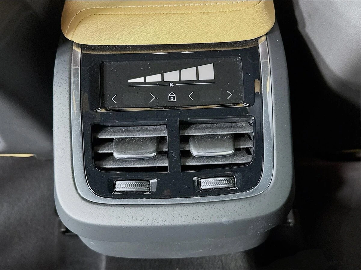 2023 Volvo - image 27
