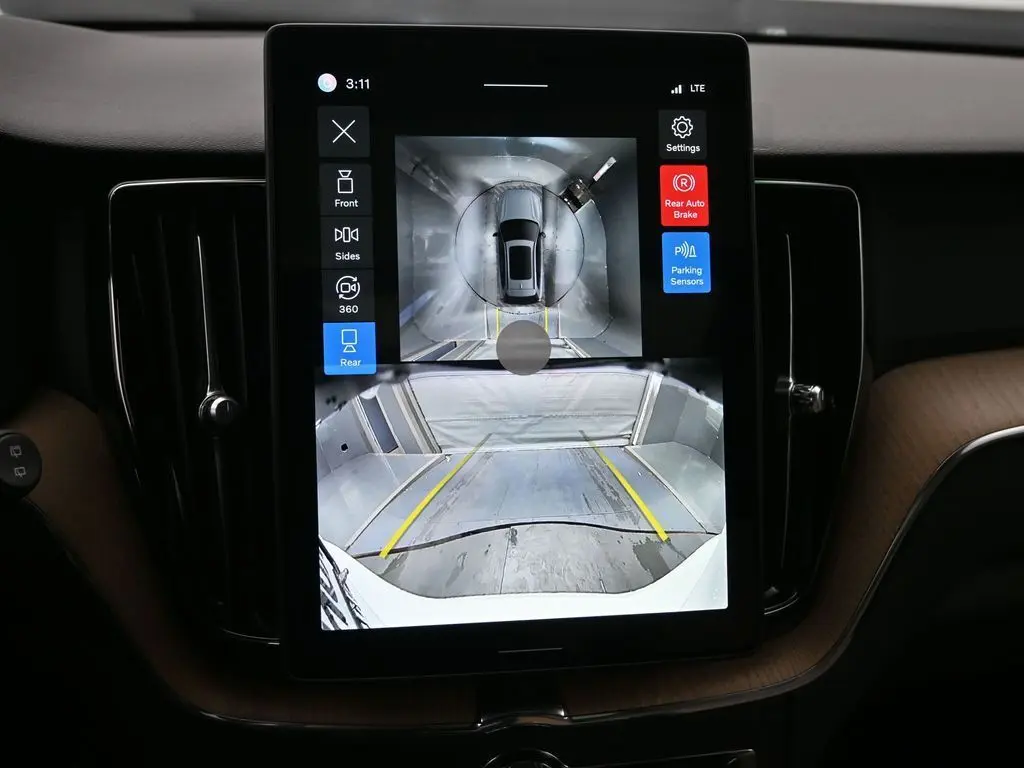 2026 Volvo - image 13