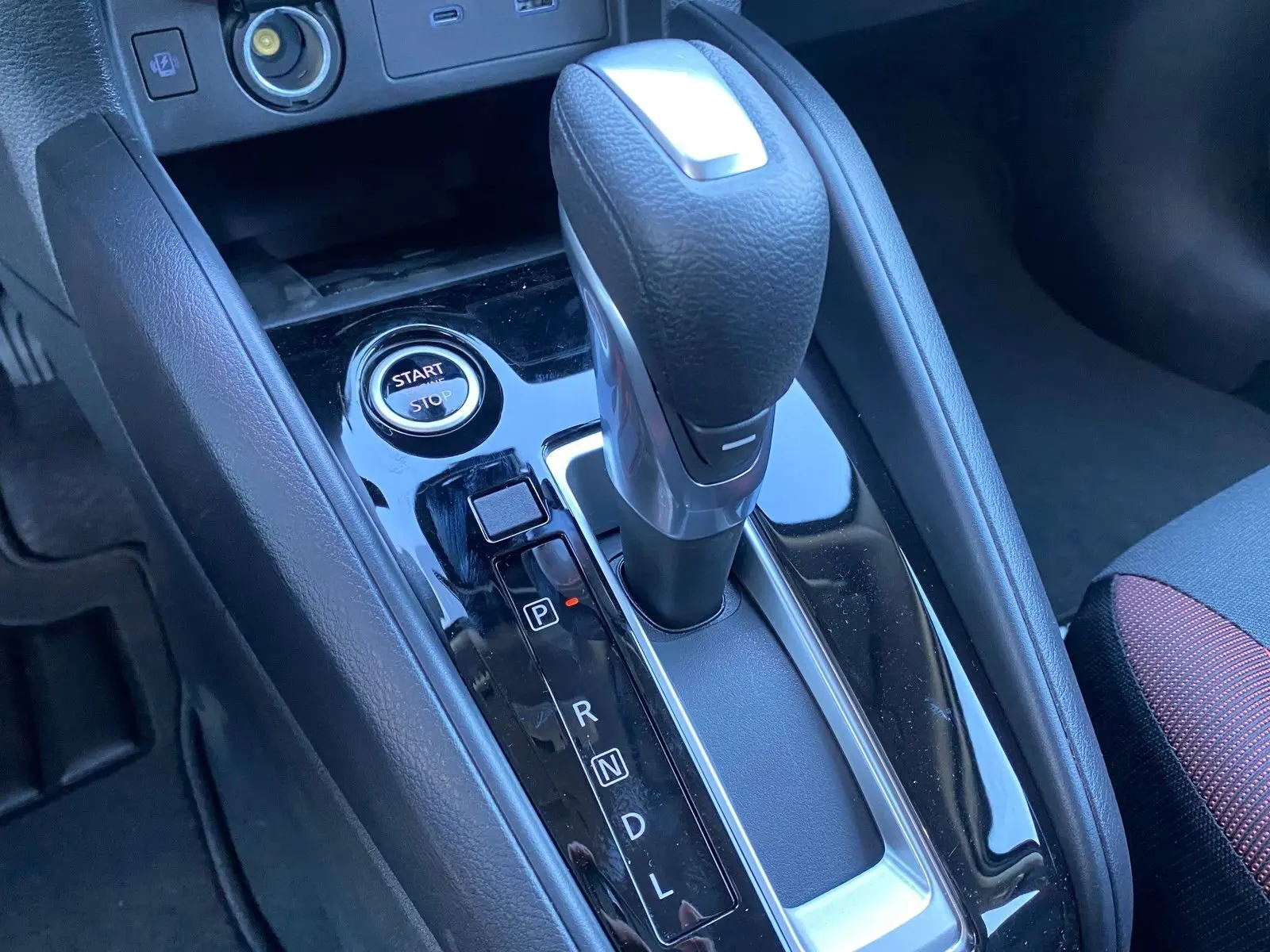 2025 Nissan Versa SR photo 20