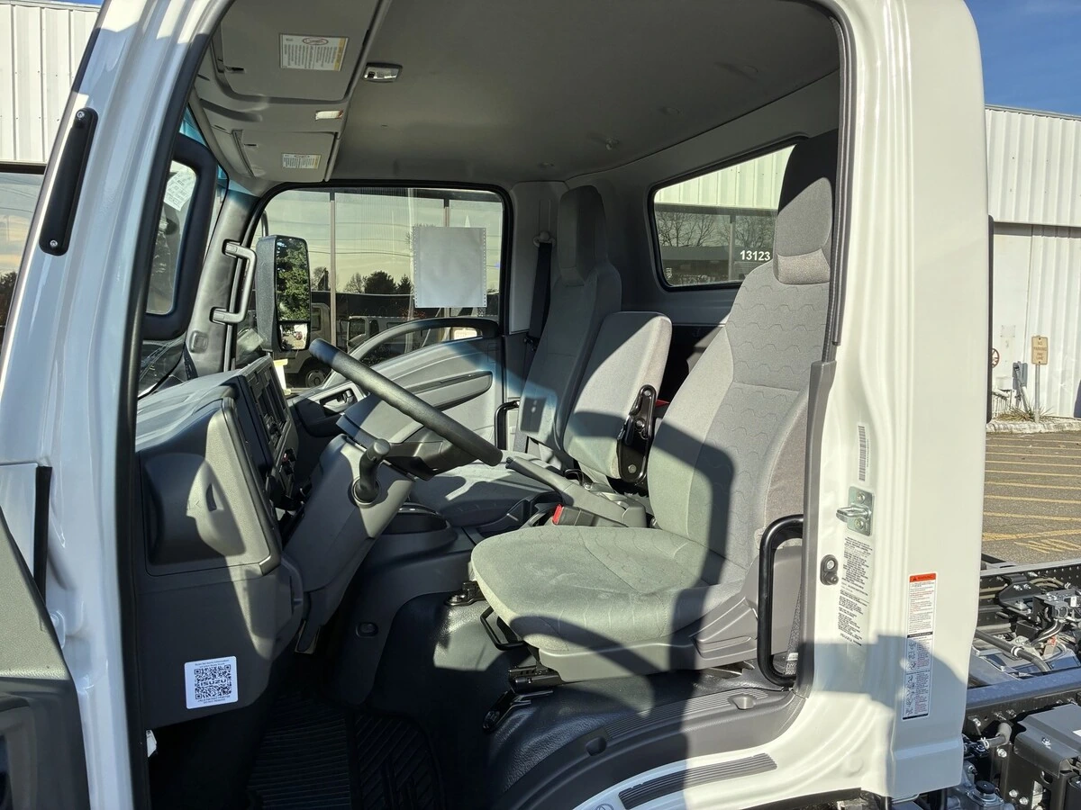 2026 Isuzu NRR — photo 6