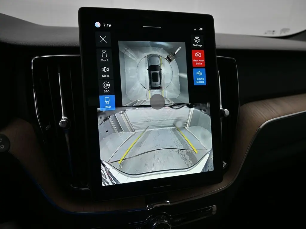 2026 Volvo - image 13