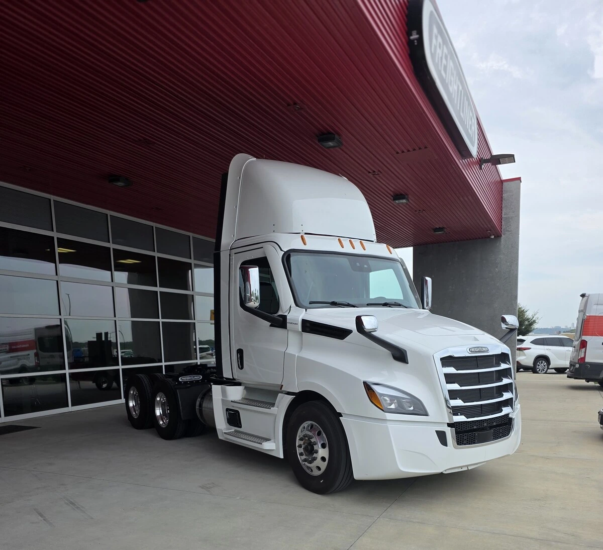 2027 Freightliner Cascadia — photo 5
