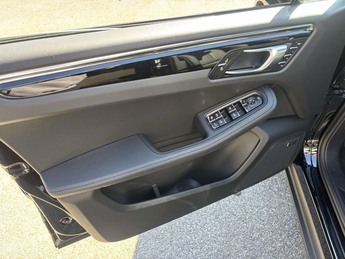 2026 Porsche Macan Base - Photo 22