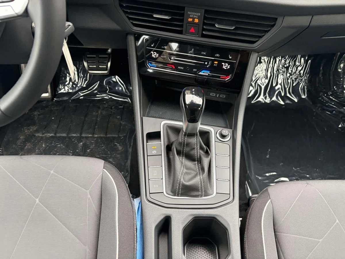2026 Volkswagen Jetta Sport - Photo 8