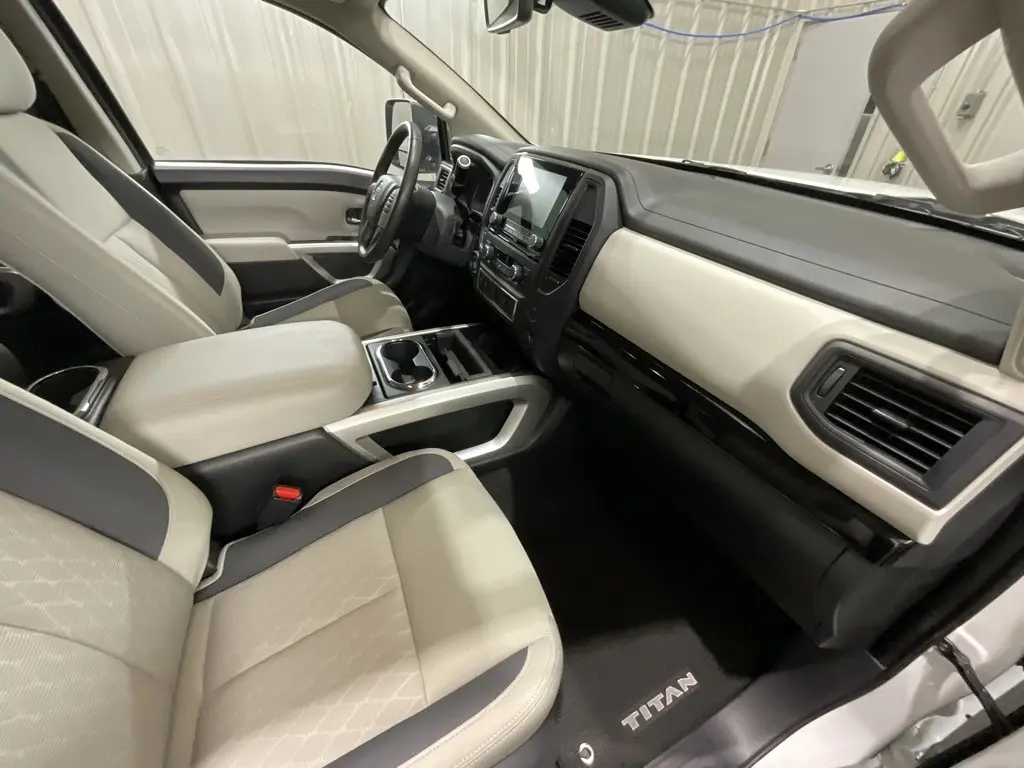 2024 Nissan Titan SV photo 11