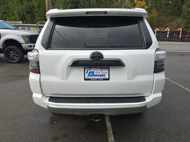 2022 Toyota 4Runner TRD Off-Road photo 3