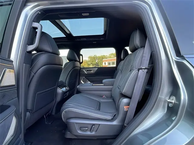2026 Infiniti QX80 photo 21