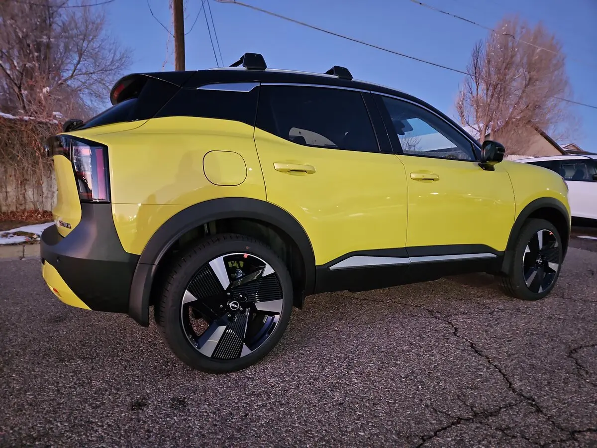 2026 Nissan Kicks SR photo 3