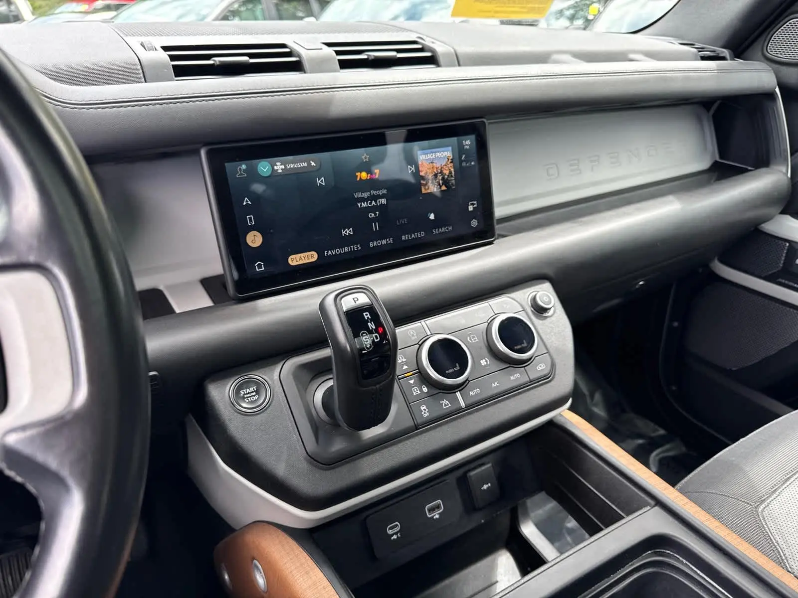 2023 Land Rover Defender X-Dynamic SE photo 26