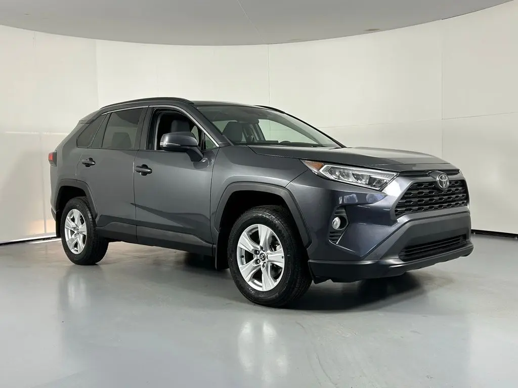 2021 Toyota RAV4 XLE's photo