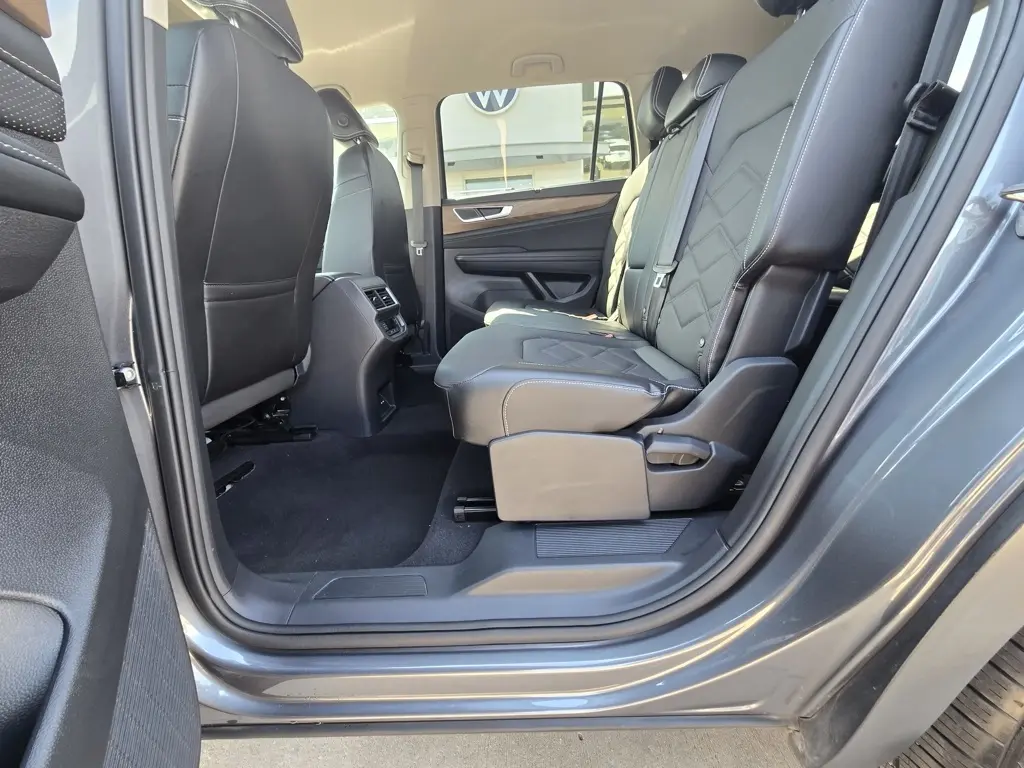 2024 Volkswagen Atlas SE Technology photo 13