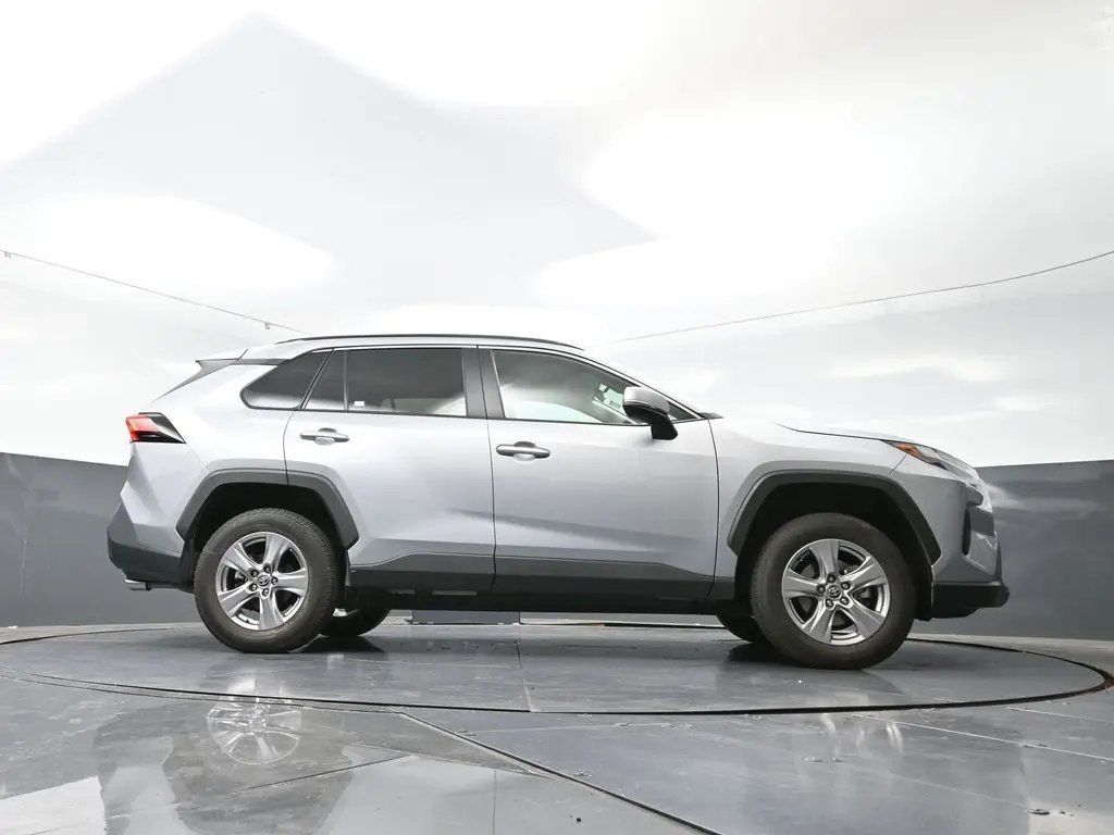 2024 Toyota RAV4 XLE photo 35