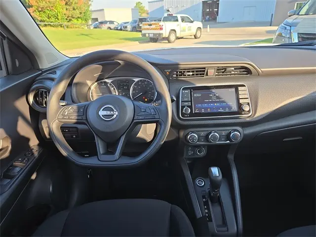 2025 Nissan Kicks Play S photo 12